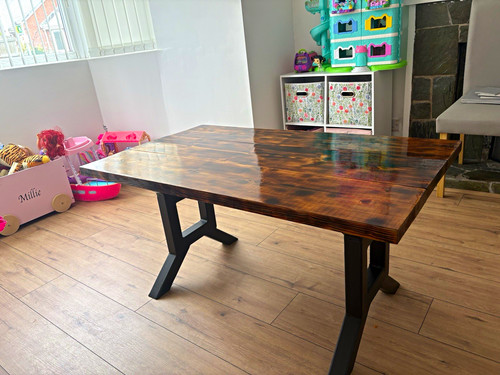 Rustic oiled dark wood - dark,